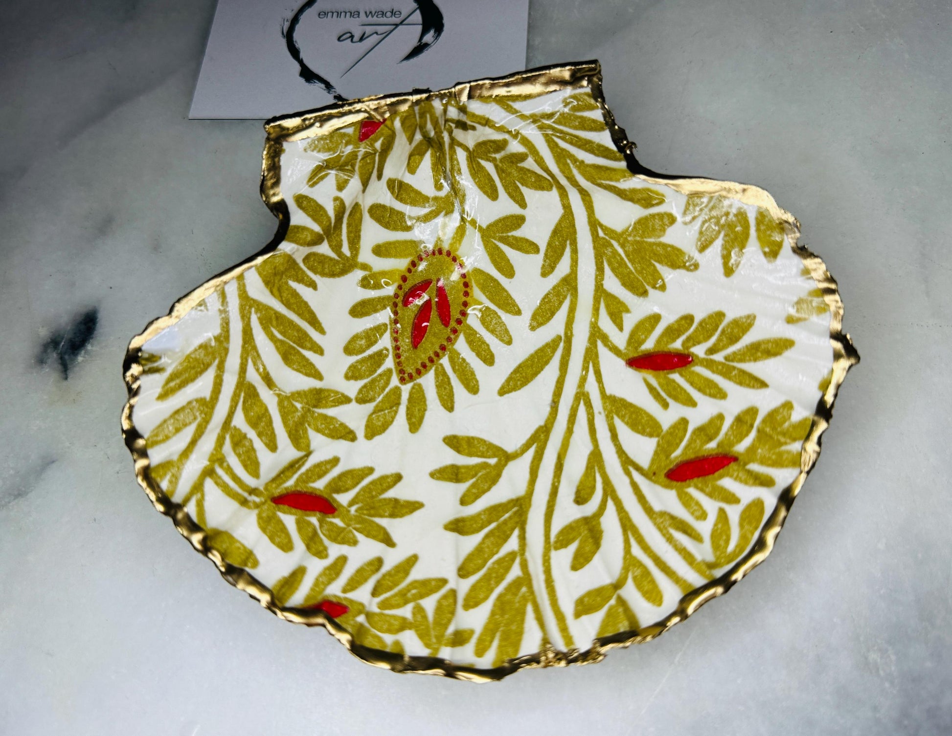 Handcrafted red and gold floral scallop shell trinket dish, gilded with liquid gold leaf and sealed in resin. Inspired by the Dorset coastline, this unique jewellery holder or trinket bowl is made from an authentic scallop shell and presented in a sustainable gift box. A thoughtful handmade coastal décor piece and ocean lover gift, ideal for weddings, birthdays, or elegant home styling.