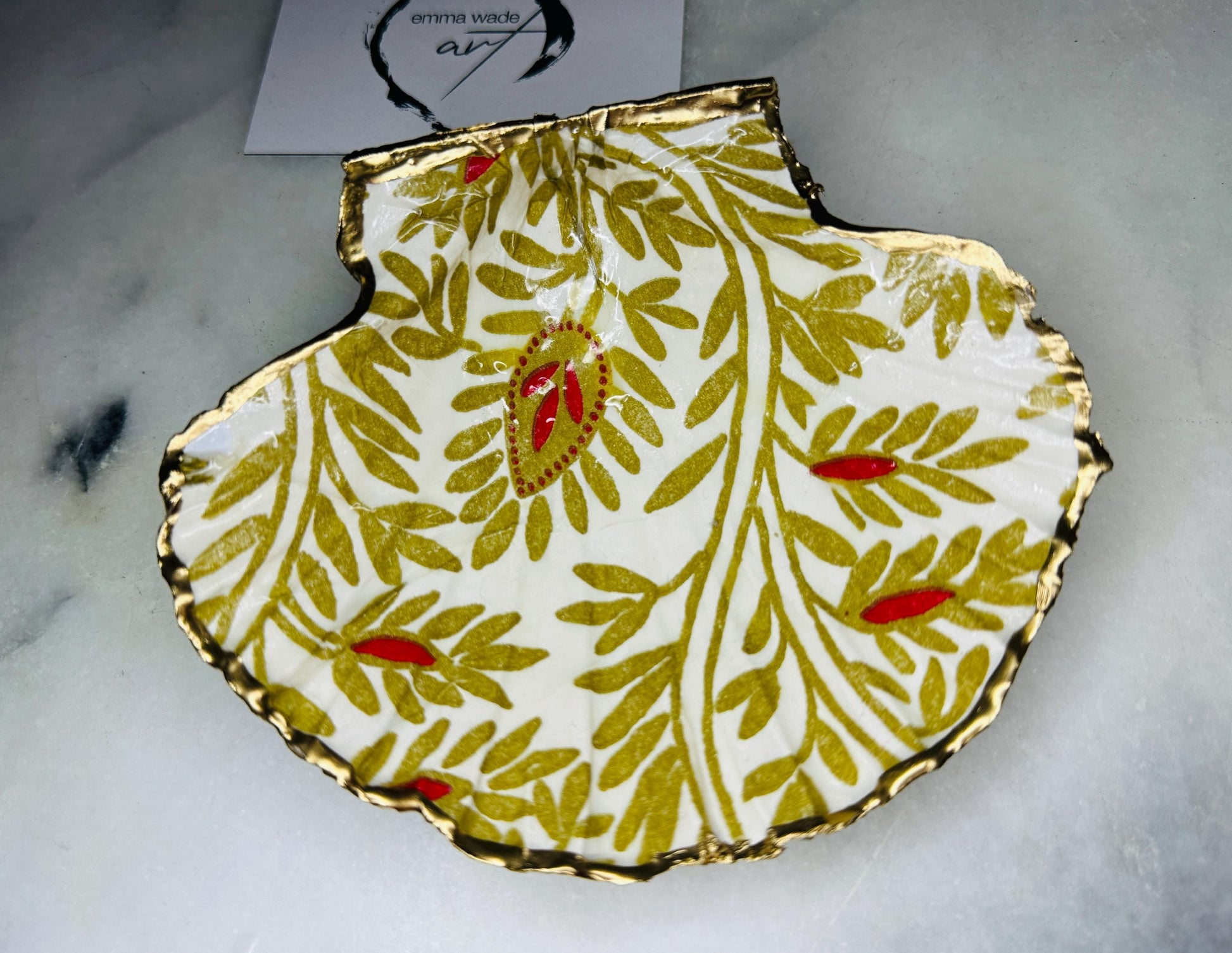 Handcrafted red and gold floral scallop shell trinket dish, gilded with liquid gold leaf and sealed in resin. Inspired by the Dorset coastline, this unique jewellery holder or trinket bowl is made from an authentic scallop shell and presented in a sustainable gift box. A thoughtful handmade coastal décor piece and ocean lover gift, ideal for weddings, birthdays, or elegant home styling.