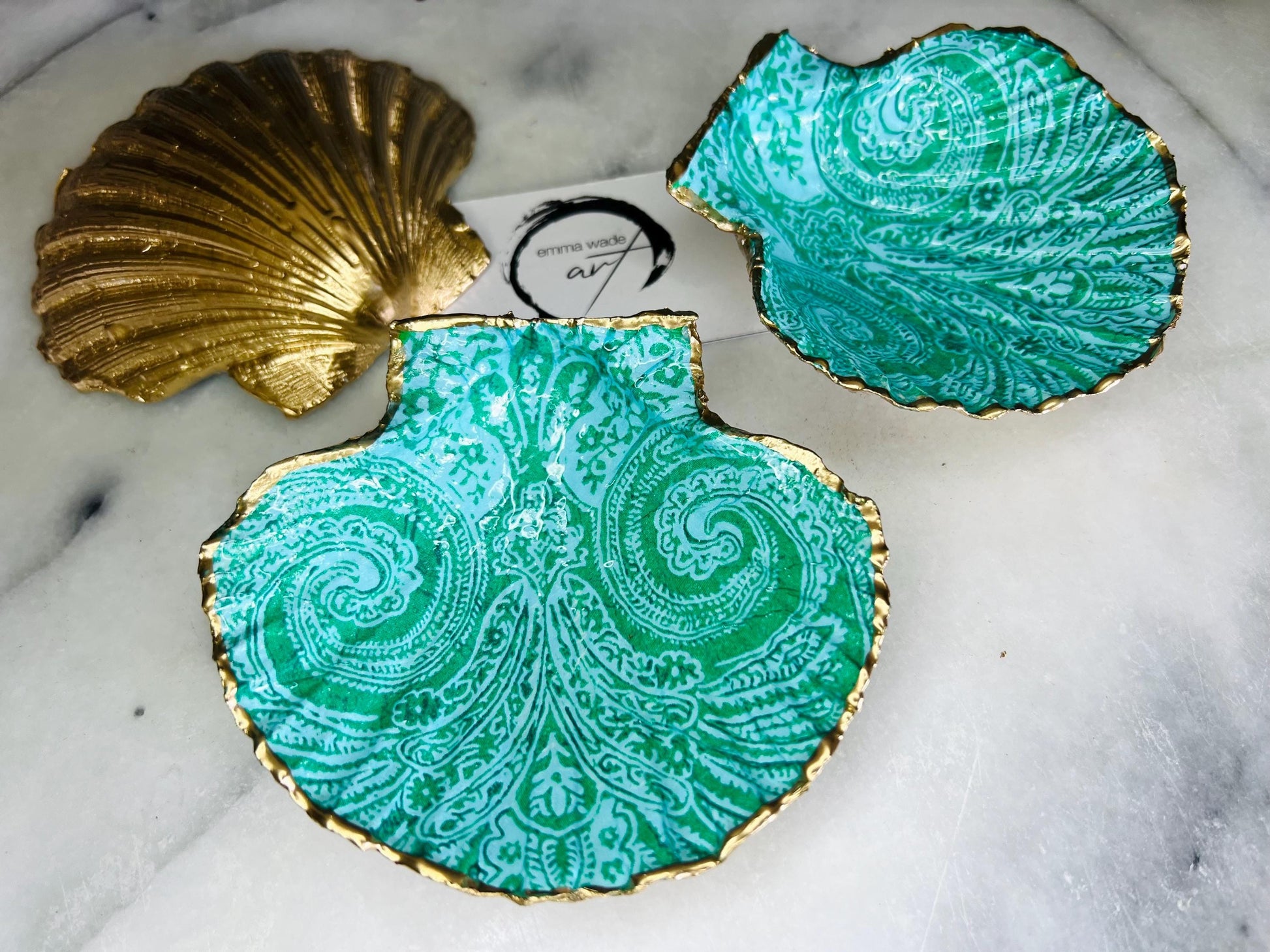 Green Paisley shell dish, aqua and White Fish Trinket dishes gold finish, gold leaf trinket tray, shell scallop dish, fish design shell trinket tray, decorative scallop shells, paisley key bowl, green and gold leaf dishes, fish ring dish, golden trinket dish, bride oyster dish, shell jewellery bowl, decoupaged earrings dish, shell art trinket, art dish, Gold shell trinket, painted shell with gold, shell jewellery dish, coastal ring holder, Proposal Ring Tray, Painted Key Bowl, coastal host gift