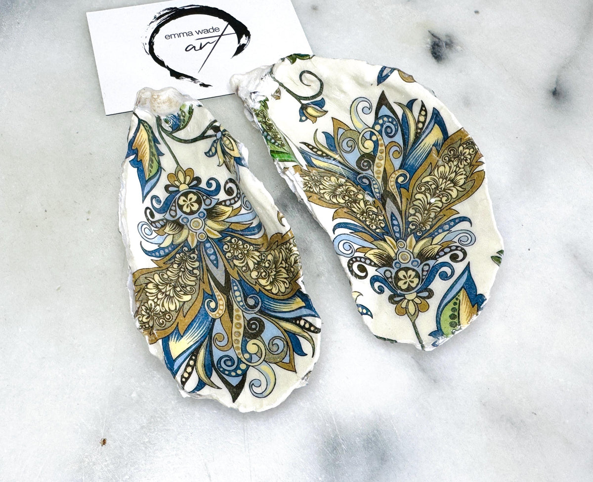 Pair of Green Blue Cream Baroque Gold Gilded Oyster salt Dishes, Seashell salt dish, shell salt, oyster salt tray, salt and pepper shell, salt shell cruet set, oyster shell salt and pepper, sea shell salt, Baroque oyster shell salt, seashell salt holder, oyster shell sugar dish, cow salt pot, oyster salt dish, oyster pinch bowl, salt crystal bowl, oyster salt cellar, oyster salt and pepper holders, salt and pepper dish set, Host Gift, Dining Decor, Contemporary pinch pots,  Coastal Host Gift
