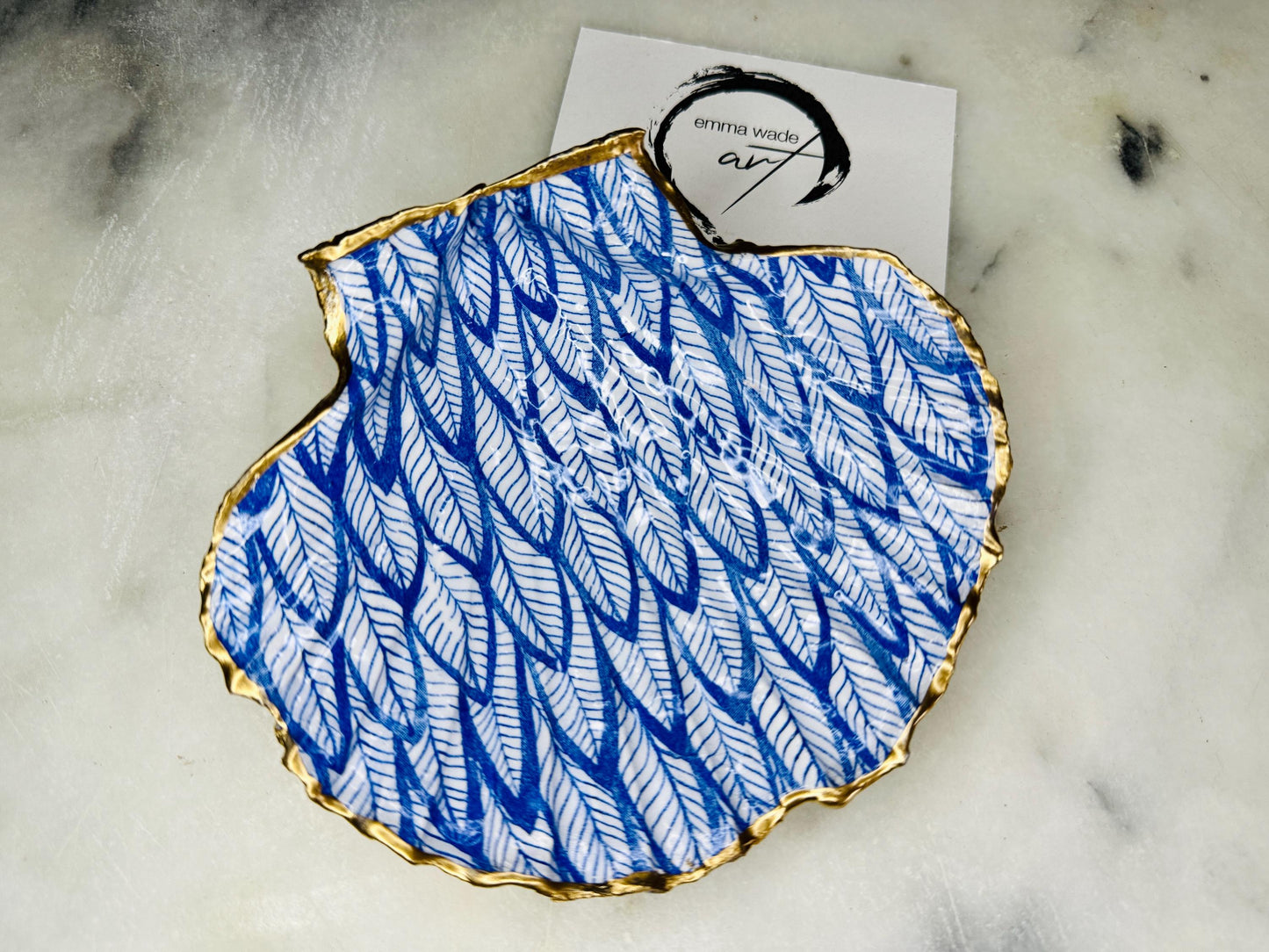 Blue Feathers Shell Gift, Trinket scallop Shell dish gold finish, gold leaf trinket tray, shell scallop dish, Blue Nature lover shell bowl, decorative scallop shells, Blue White Feather Design key bowl, blue and gold shell dish, Blue ring dish, golden trinket dish, bride shell dish, shell jewellery bowl, decoupaged earrings dish, shell art trinket, Blue shell gift, Gold shell trinket holder, painted shell with gold, shell jewellery dish, Emma Wade art, Proposal Ring Tray, Blue Painted Key Bowl,