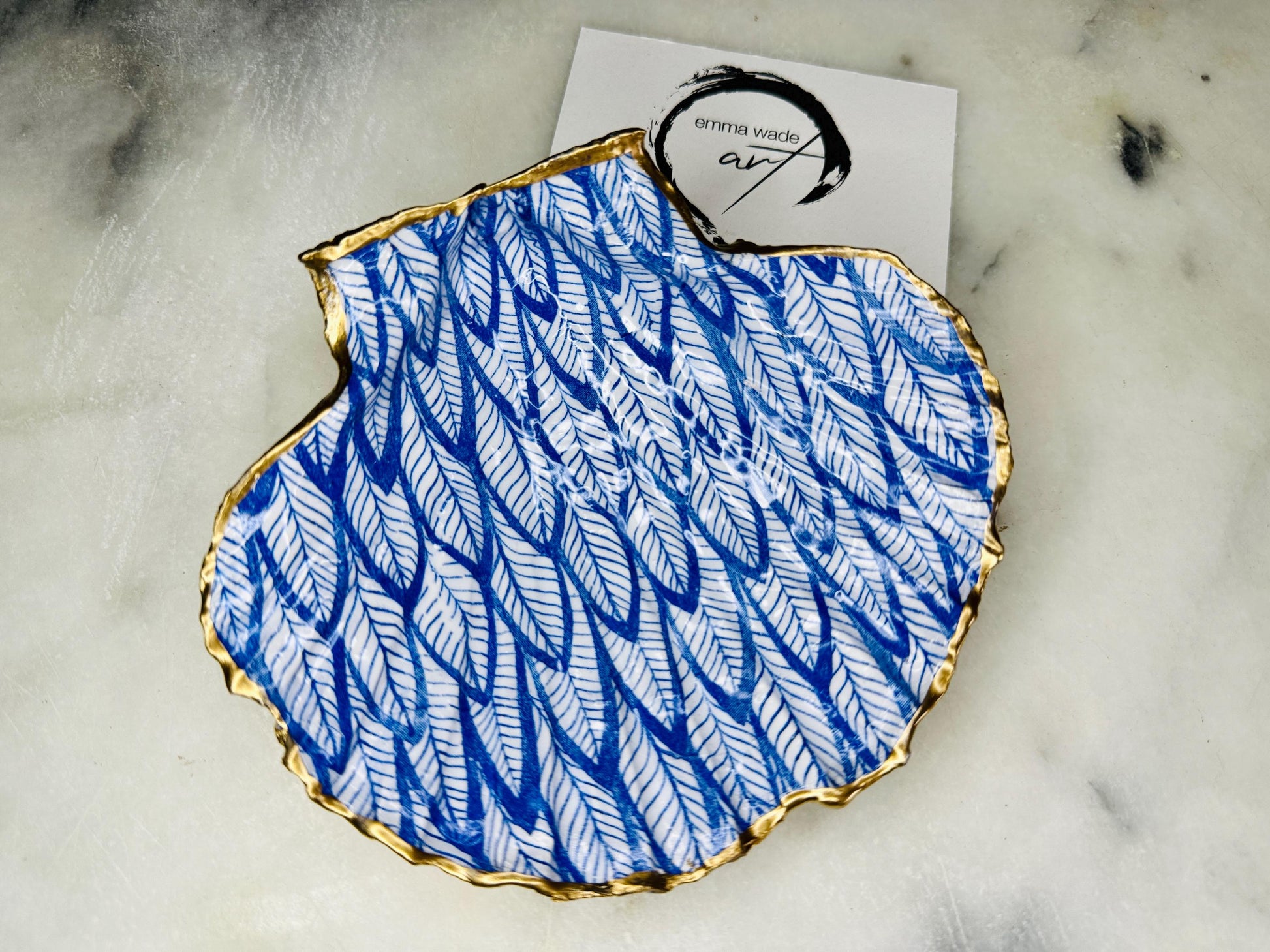 Blue Feathers Shell Gift, Trinket scallop Shell dish gold finish, gold leaf trinket tray, shell scallop dish, Blue Nature lover shell bowl, decorative scallop shells, Blue White Feather Design key bowl, blue and gold shell dish, Blue ring dish, golden trinket dish, bride shell dish, shell jewellery bowl, decoupaged earrings dish, shell art trinket, Blue shell gift, Gold shell trinket holder, painted shell with gold, shell jewellery dish, Emma Wade art, Proposal Ring Tray, Blue Painted Key Bowl,