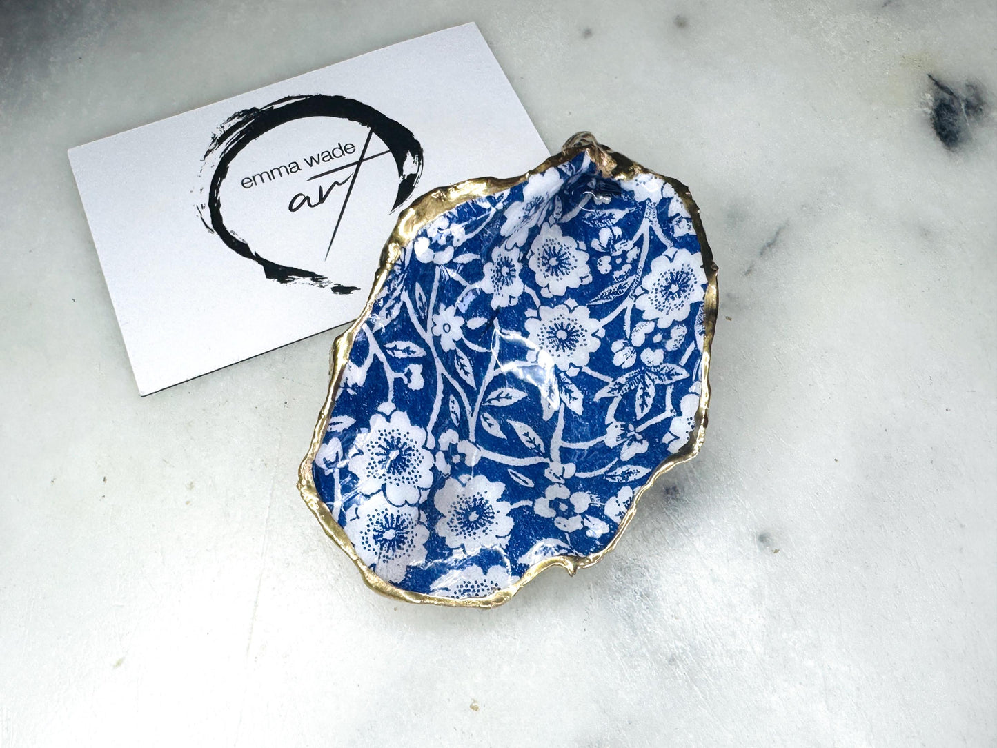 blue and white Floral trinket Shell dishes gold finish, shell jewellery dish, UK Natural Oyster navy and gold trinket tray, shell oyster dish, trinket tray shell, she dreams of the sea, shell jewellery bowl, golden trinket dish, shell key bowl, decoupaged earring dish, oyster dish with flowers, shell art trinket, decoupage shell dish, bride oyster dish, oyster shell trinket, shell key bowl, nature lover gift, coastal shell gift, blue host gift, Floral shell ornament, decoupage oyster