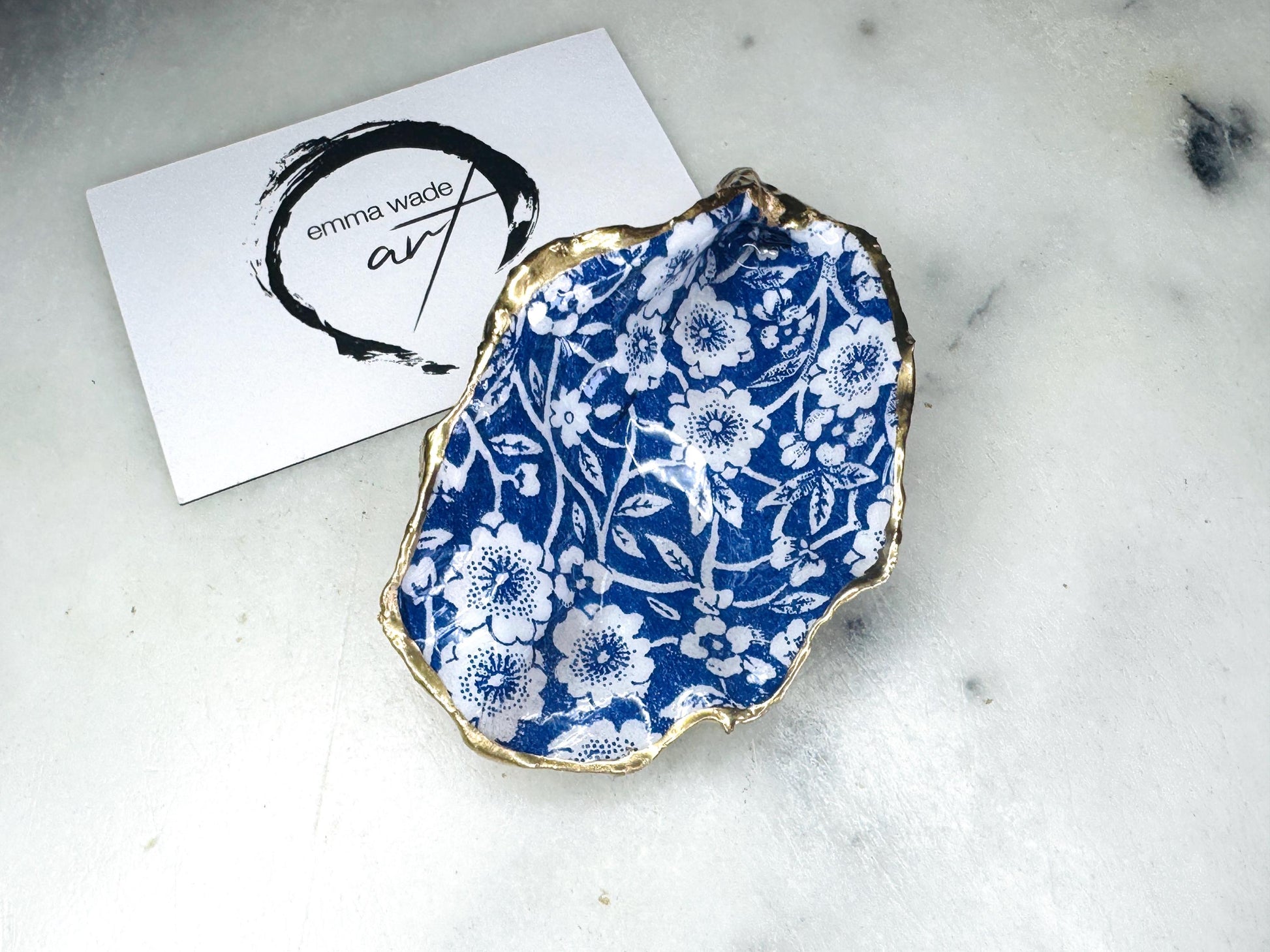 blue and white Floral trinket Shell dishes gold finish, shell jewellery dish, UK Natural Oyster navy and gold trinket tray, shell oyster dish, trinket tray shell, she dreams of the sea, shell jewellery bowl, golden trinket dish, shell key bowl, decoupaged earring dish, oyster dish with flowers, shell art trinket, decoupage shell dish, bride oyster dish, oyster shell trinket, shell key bowl, nature lover gift, coastal shell gift, blue host gift, Floral shell ornament, decoupage oyster