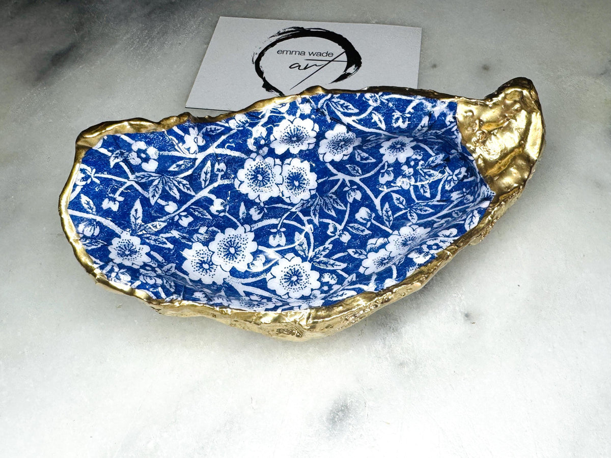 blue and white Floral trinket Shell dishes gold finish, shell jewellery dish, UK Natural Oyster navy and gold trinket tray, shell oyster dish, trinket tray shell, she dreams of the sea, shell jewellery bowl, golden trinket dish, shell key bowl, decoupaged earring dish, oyster dish with flowers, shell art trinket, decoupage shell dish, bride oyster dish, oyster shell trinket, shell key bowl, nature lover gift, coastal shell gift, blue host gift, Floral shell ornament, decoupage oyster