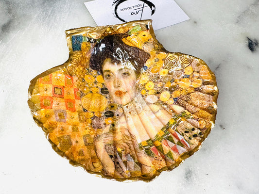 Gustav Klimt Gift, Gustav Klimt Lady in Gold, Trinket dishes gold finish, gold leaf trinket tray, shell scallop dish, personalised Scallop shell trinket, decorative scallop shells, Gustav Klimt key bowl, green and gold dishes, Gustav Klimt ring dish, golden trinket dish, bride oyster dish, shell jewellery bowl, decoupaged earrings dish, shell art trinket, art dish, Gold shell trinket, painted shell with gold, shell jewellery dish, UNIQUE gift idea, Proposal Ring Tray, Klimt host Gift