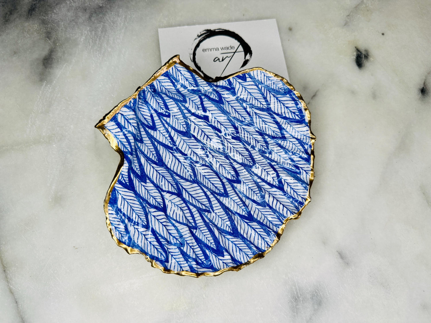 Blue Feathers Shell Gift, Trinket scallop Shell dish gold finish, gold leaf trinket tray, shell scallop dish, Blue Nature lover shell bowl, decorative scallop shells, Blue White Feather Design key bowl, blue and gold shell dish, Blue ring dish, golden trinket dish, bride shell dish, shell jewellery bowl, decoupaged earrings dish, shell art trinket, Blue shell gift, Gold shell trinket holder, painted shell with gold, shell jewellery dish, Emma Wade art, Proposal Ring Tray, Blue Painted Key Bowl,