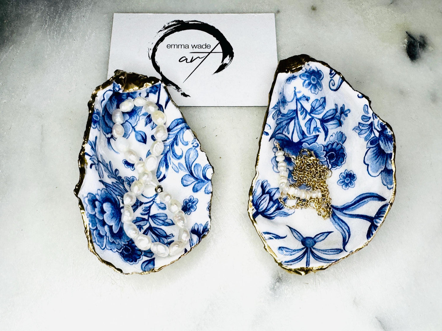 Delft Blue Floral silver or Gold Shell Gift, Trinket Oyster Shell dish gold finish, gold leaf trinket tray, shell oyster dish, Blue White shell bowl, decorative oyster shells, floral Blue key bowl, blue and gold shell dish, blue ring dish, golden trinket dish, bride shell dish, shell jewellery bowl, decoupaged earrings dish, shell art trinket, floral shell gift, silver leaf shell trinket holder, shell jewellery dish, Emma Wade art, Proposal Ring Tray, handmade sustainable packaging