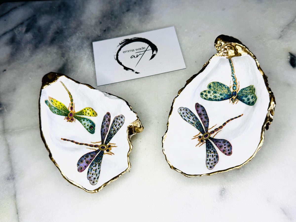 Pair of green blue dragonfly Gold Gilded Oyster salt Dishes, Seashell salt dish, oyster salt tray, salt and pepper shell box, shell cruet set, sea shell salt, dragonfly oyster shell salt, seashell salt holder, oyster shell sugar dish, cow salt pot, gold gilded cruet set, oyster pinch bowl, salt crystal bowl, oyster salt cellar, oyster salt and pepper holders, salt and pepper dish set, Host Gift, Dining Decor, white And blue Contemporary pinch pots, dragonfly Shell Gift, Coastal Host Gift