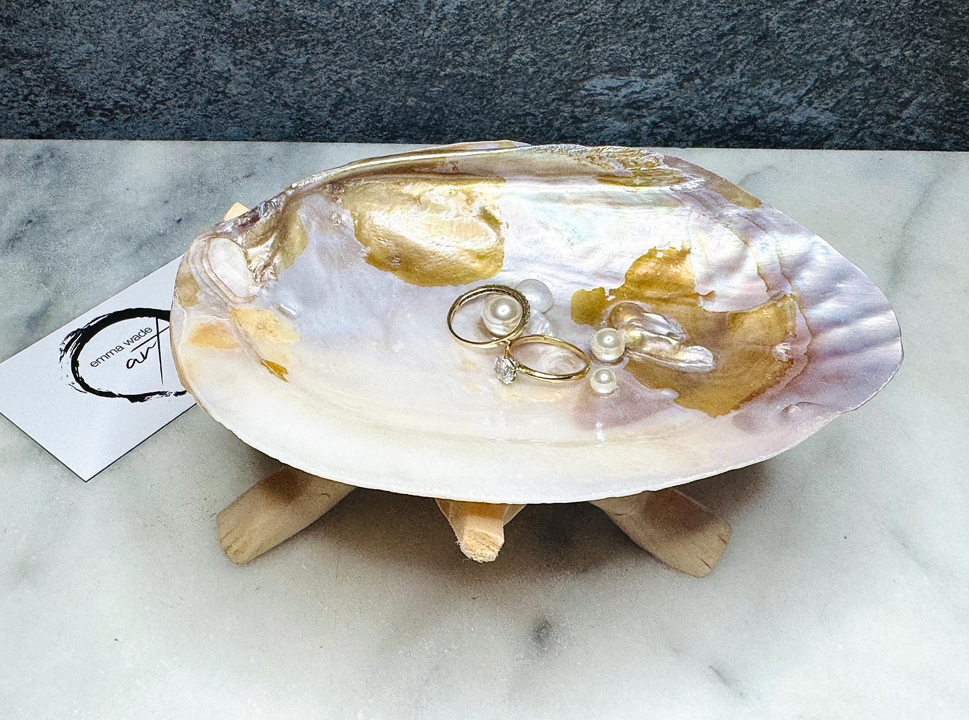 Large freshwater oyster shell trinket dish with Swarovski pearl detail, handmade coastal shell decor with glossy resin finish and optional driftwood stand, natural pearlescent oyster shell jewellery holder, luxury seaside home accessory, artisan ring dish and unique coastal gift for her UK