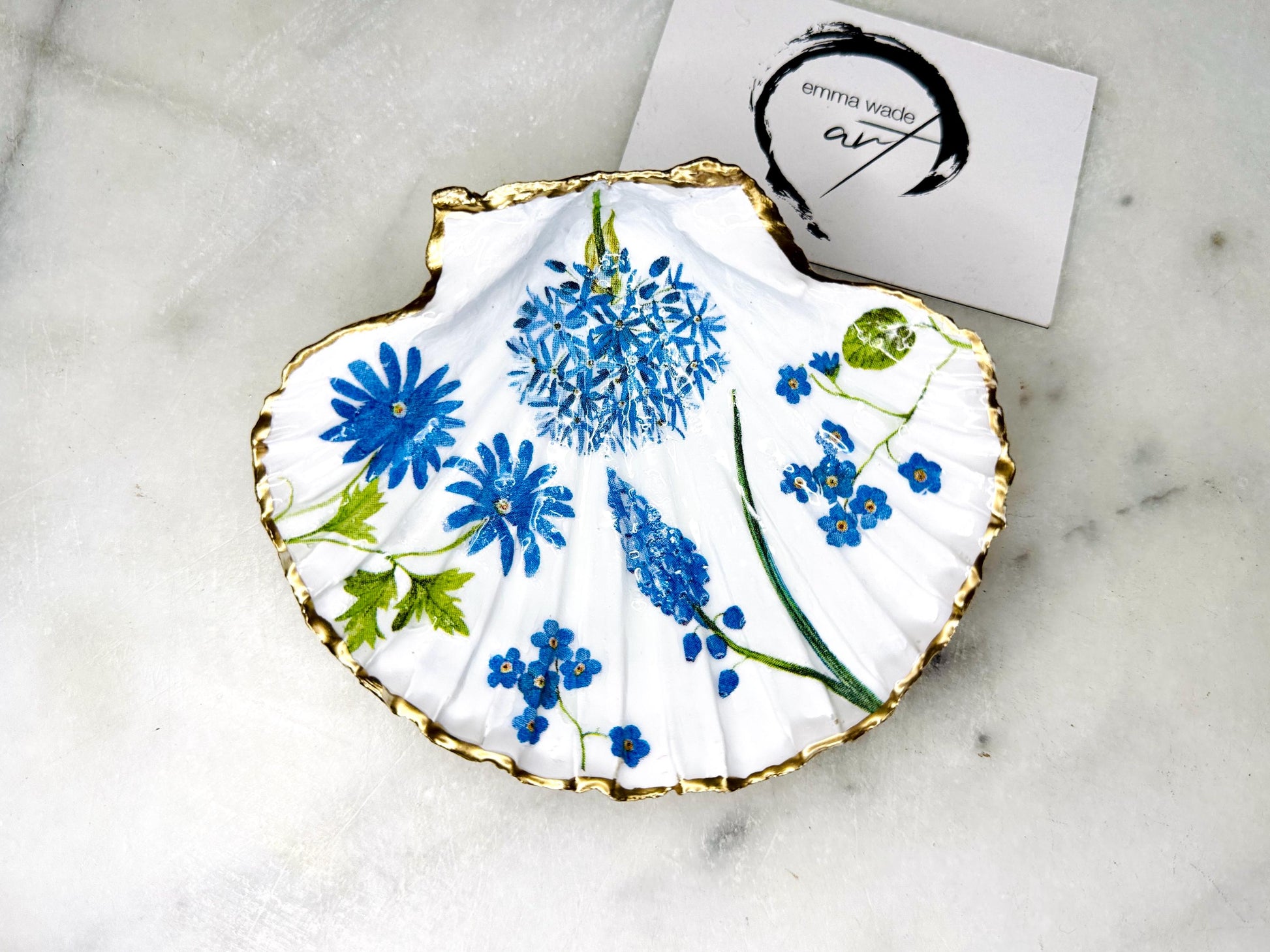 blue spring floral scallop shell trinket dish, Dorset shell jewellery holder, bluebell blue flower Dish, coastal gift, hand gilded gold leaf shell dish, resin sealed jewellery dish, handmade scallop shell ring holder, floral vanity tray, botanical bathroom decor, shell salt and pepper pinch pot, cufflink dish, tie pin dish, summer wedding gift, eco friendly shell ornament, coastal handmade home decor, unique shell keepsake, garden inspired shell art, blue hydrangea dish