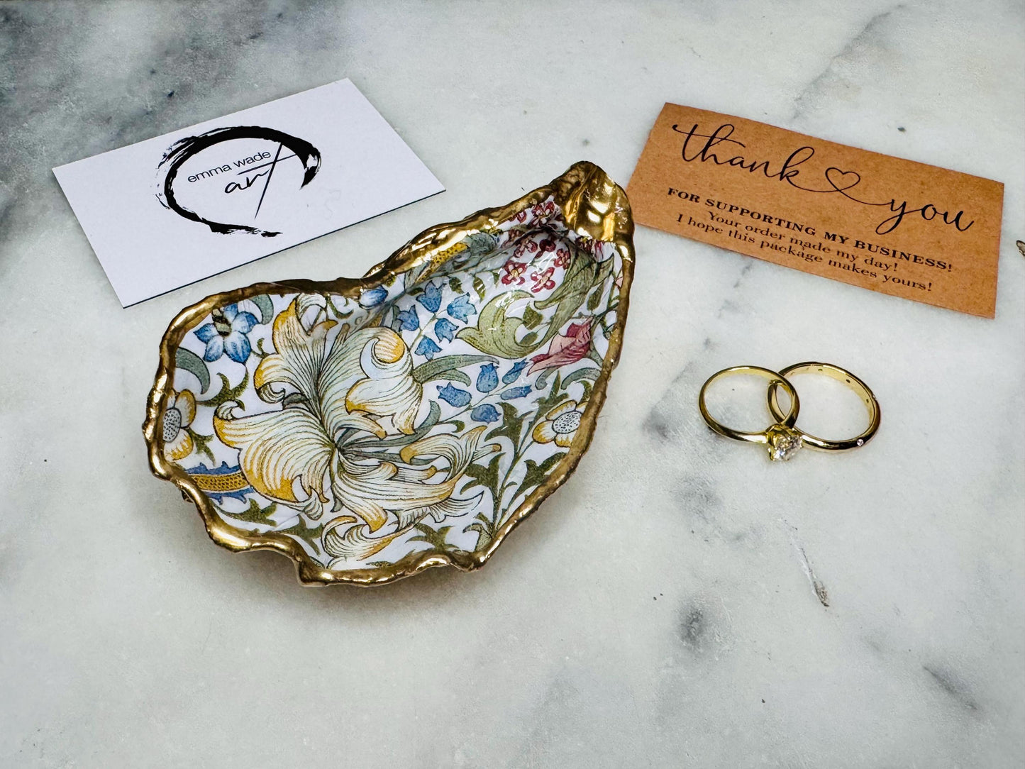 William Morris Golden Lily scallop shell dish handcrafted from sustainably sourced Dorset shells. Hand finished with real liquid gold leaf and sealed with crystal-clear hard resin. Luxury jewellery dish, ring holder, trinket tray, tea light holder, and coastal home décor gift inspired by classic English design.