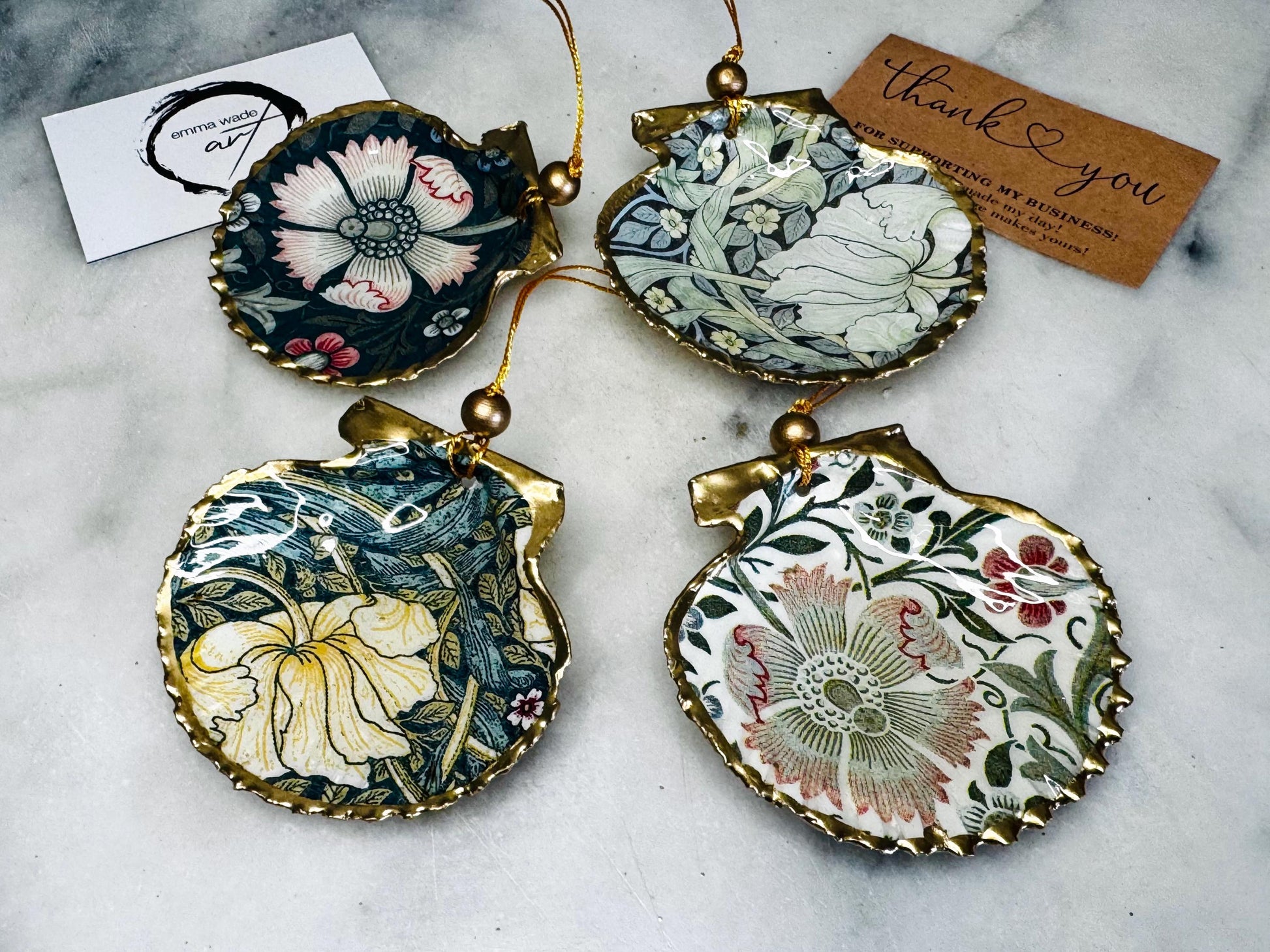 William Morris scallop shell ornaments sold individually or as set of 4, handmade Dorset shells with gold leaf gilded rims and backs, glossy resin interiors, Compton and Pimpernel floral designs, coastal hanging decorations with gold string, sustainable handmade gift, coastal home decor, Christmas ornament or unique shell gift