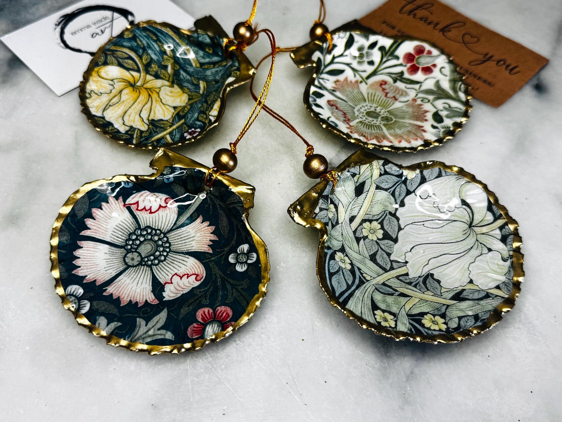 William Morris scallop shell ornaments sold individually or as set of 4, handmade Dorset shells with gold leaf gilded rims and backs, glossy resin interiors, Compton and Pimpernel floral designs, coastal hanging decorations with gold string, sustainable handmade gift, coastal home decor, Christmas ornament or unique shell gift