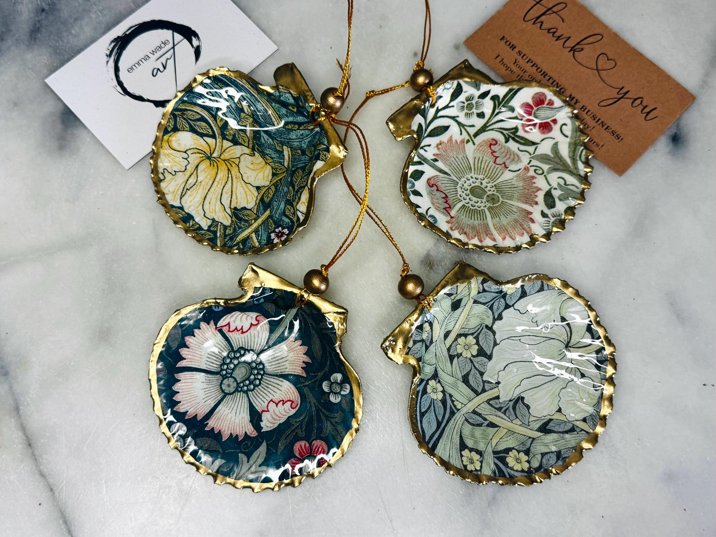 William Morris scallop shell ornaments sold individually or as set of 4, handmade Dorset shells with gold leaf gilded rims and backs, glossy resin interiors, Compton and Pimpernel floral designs, coastal hanging decorations with gold string, sustainable handmade gift, coastal home decor, Christmas ornament or unique shell gift