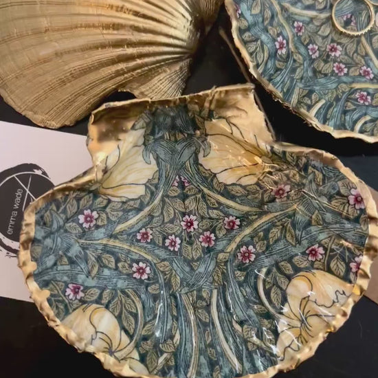 William Morris Pimpernel Dorset Scallop Shell Trinket Dish: Gold Gilded Shell Ring Holder, Heritage Gift, Coastal decor