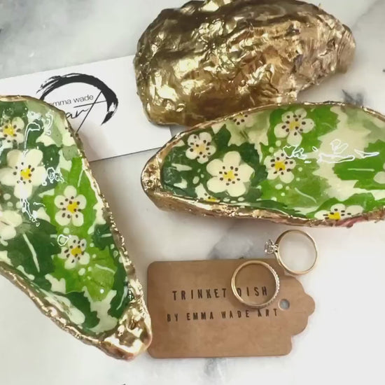Emma Bridgewater Hawthorn Berries Oyster Ring Dish: Hand-Gilded Gold Leaf Shell Trinket Dish, English Cottage Decor, Coastal Floral Gift
