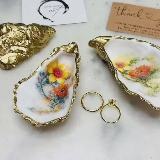Handcrafted Oyster Shell Trinket Dish – Floral Art Ring Holder, Gold Gilded Coastal Gift