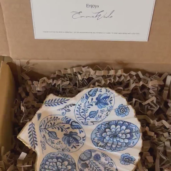 Vintage Blue Egg Scallop Shell Trinket Dish | Blue & White Coastal Decor | Gold Leaf Jewellery Dish | Nordic Ocean Gift
