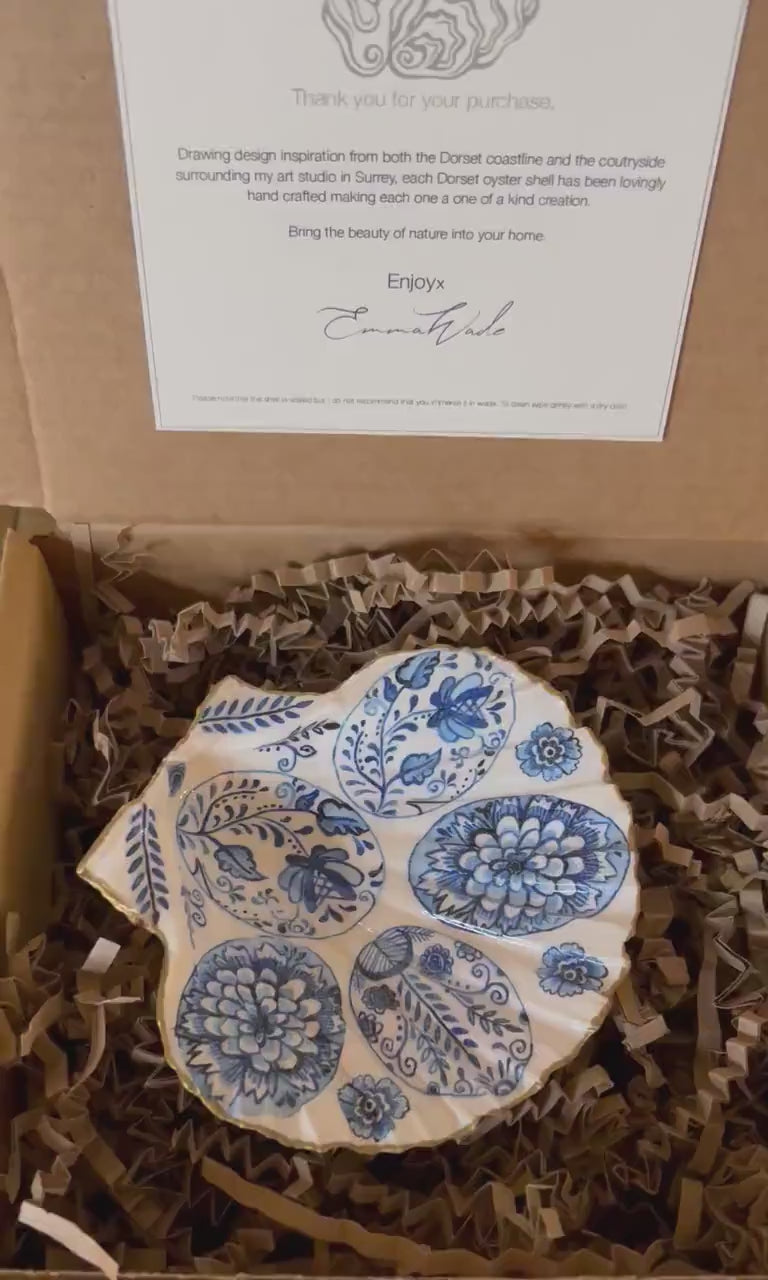 Vintage Blue Egg Scallop Shell Trinket Dish | Blue & White Coastal Decor | Gold Leaf Jewellery Dish | Nordic Ocean Gift