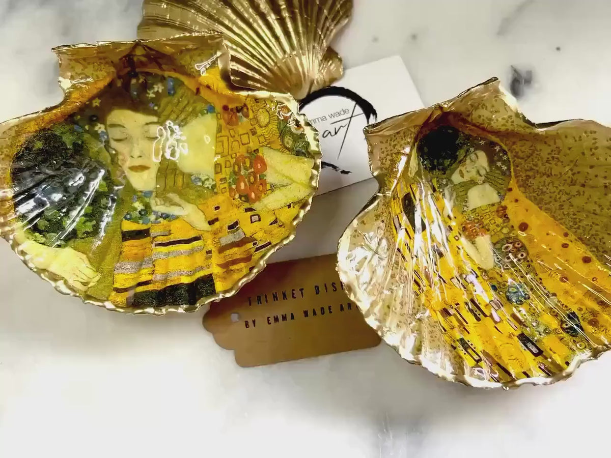 Gustav Klimt “The Kiss” Scallop Shell Trinket Dish | Gold Leaf Jewellery Dish | Handmade Coastal Decor | Two Design Options
