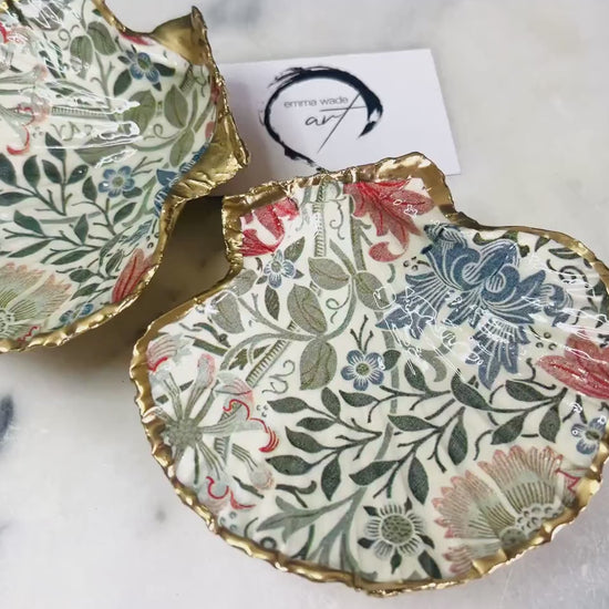 William Morris Compton Scallop Shell Dish | Gold Gilded Ring Holder | Botanical Jewellery Tray | Heritage Home Decor | Luxury Coastal Gift