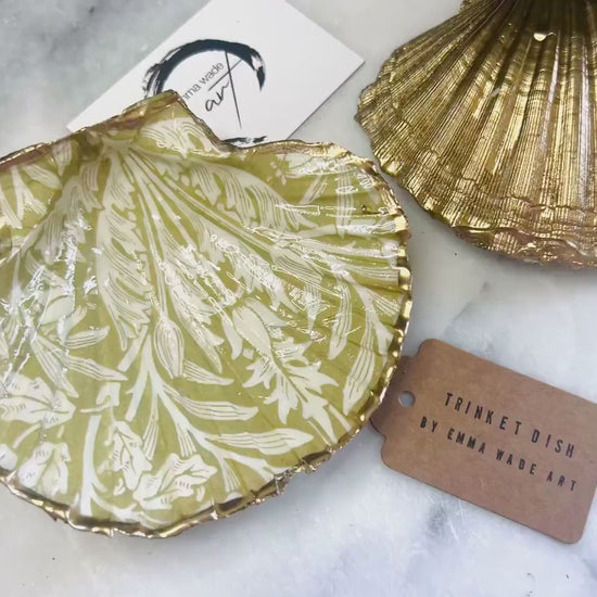 William Morris Acorn Scallop Shell Dish, Gold Leaf Coastal Jewellery Holder, Heritage Shell Trinket Tray, Nature Inspired Decor