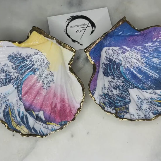 Great Wave of Kanagawa Scallop Shell Trinket Dish, Shell Jewelry Holder, Gold Leaf Dorset Shell, Coastal Art Gift, Two Designs Available