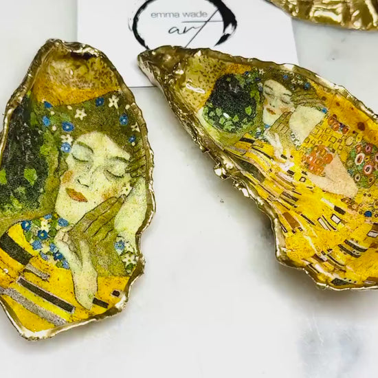 Gustav Klimt The Kiss Dorset Oyster Trinket Dish | Gold Leaf Shell Jewellery Holder | Romantic Coastal Gift | 2 Designs Available